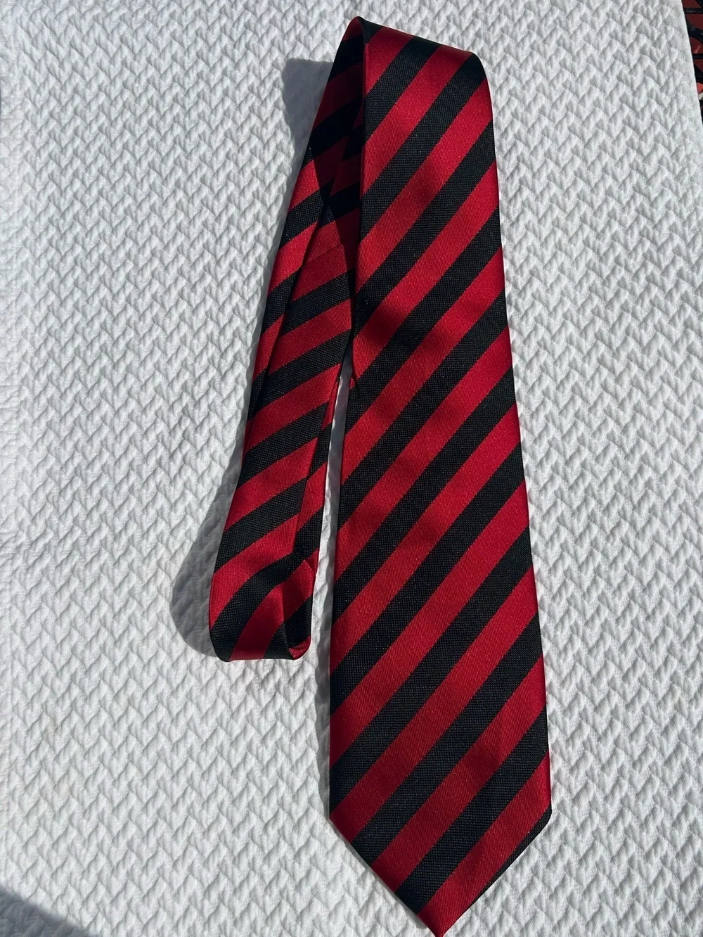 Classic Red and Black Diagonal Stripe Tie